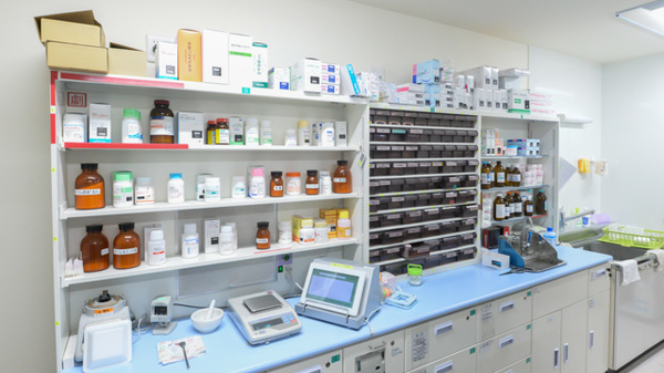 ノルデン薬局北円山店の薬棚