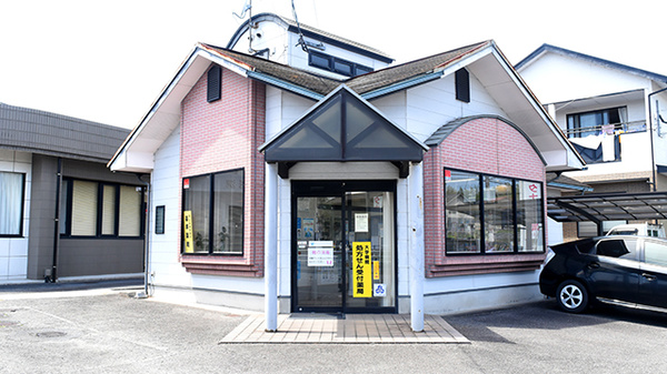 ワタナベ薬局　日出店の外観