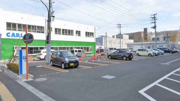 卸町薬局の駐車場