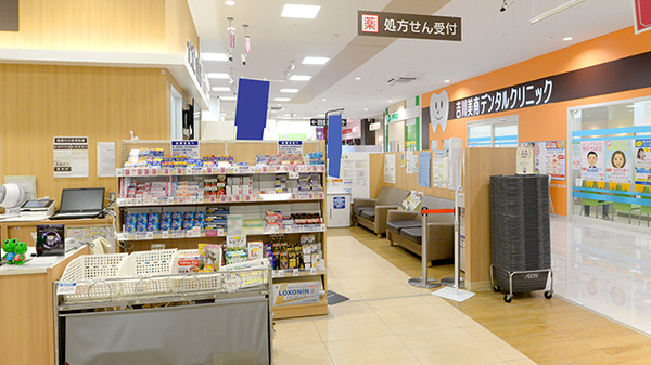 イオン薬局吉川美南店の入口