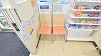 ローソンクオール薬局南柏駅西口店の待合スペース