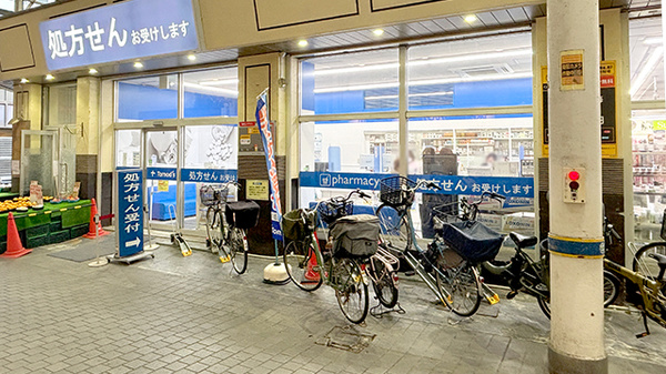 薬局トモズ武蔵新城店の駐輪場