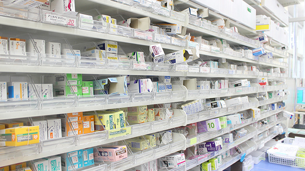 ウェルパーク薬局小平小川橋店の薬棚
