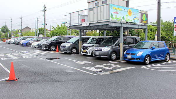 ウェルパーク薬局小平小川橋店の駐車場