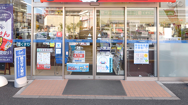 ローソンクオール薬局島根一丁目店の入口