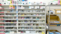 畿央薬局中央店の薬棚