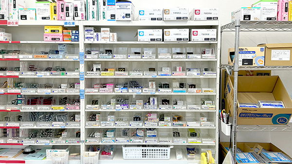 畿央薬局中央店の薬棚