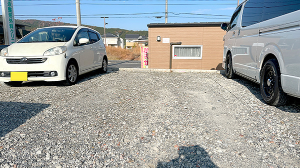 畿央薬局中央店の駐車場