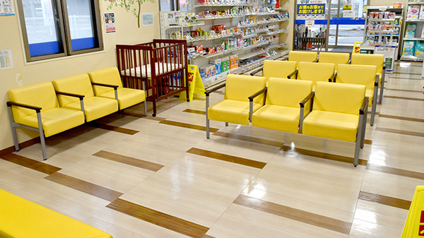 サンキュー薬局　戸ノ上店の待合スペース