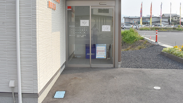 かみのやま調剤薬局美咲町店の入口