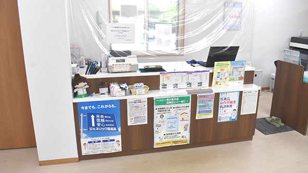 かみのやま調剤薬局美咲町店の受付/カウンター