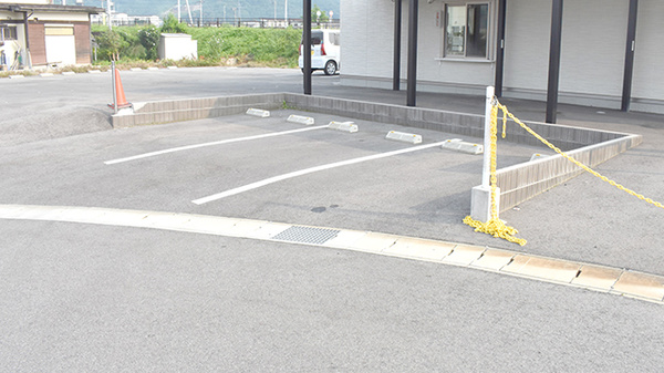 かみのやま調剤薬局美咲町店の駐車場