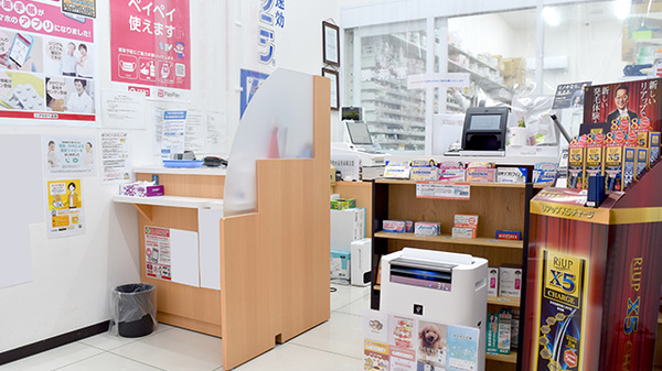 アカカベ薬局　寝屋川池田店の受付/カウンター
