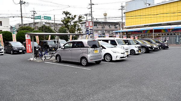アカカベ薬局　寝屋川池田店の駐車場
