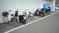 アカカベ薬局津の辺店の駐輪場