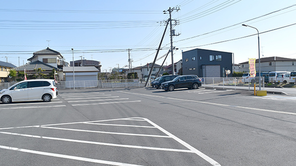 ヤックスドラッグ東金新町薬局の駐車場