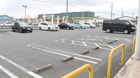 ヤックスドラッグ横田薬局の駐車場