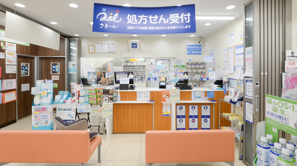 ローソンクオール薬局千駄木不忍通店の入口