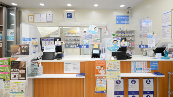 ローソンクオール薬局千駄木不忍通店の受付/カウンター