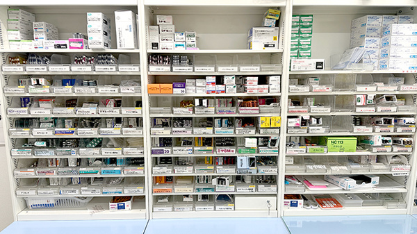 いろは薬局 冷水店の薬棚
