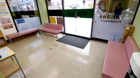 田辺薬局　立川南口店の待合スペース