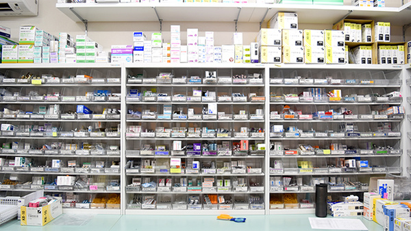 ポトス薬局いずみ店の薬棚