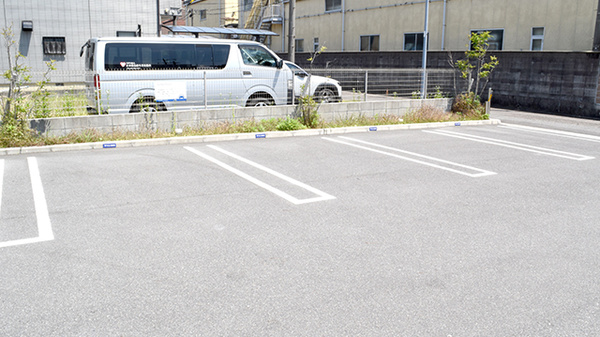 マリン薬局城北店の駐車場