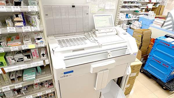 クスリのアオキ斑鳩薬局の調剤器具