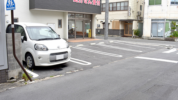 上諏訪薬局の駐車場