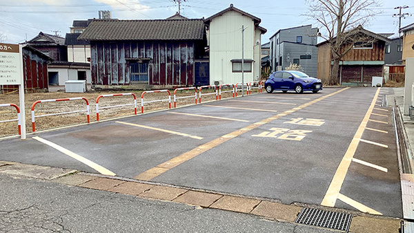 ふたば薬局の駐車場