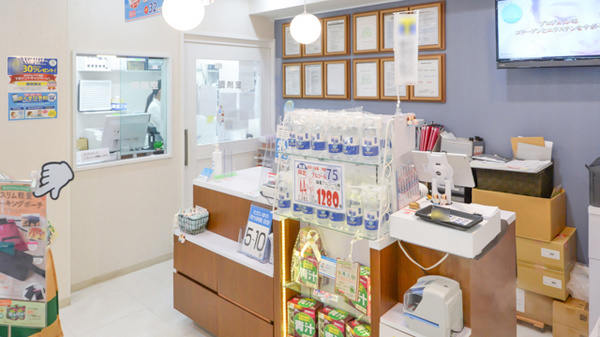 薬局日本メディカル 北習２号店の受付/カウンター