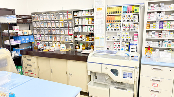 スマイル天満薬局の薬棚