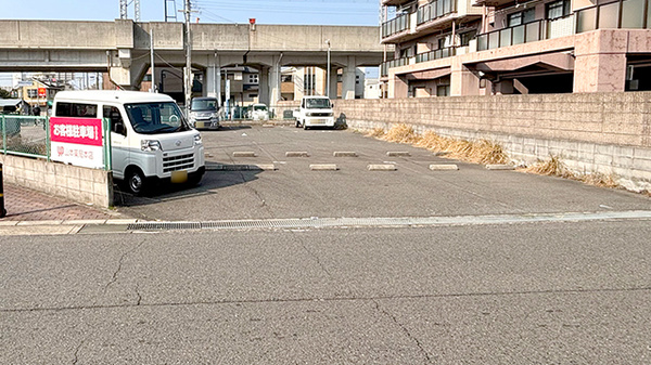 山本薬局本店（大阪府岸和田市）の駐車場