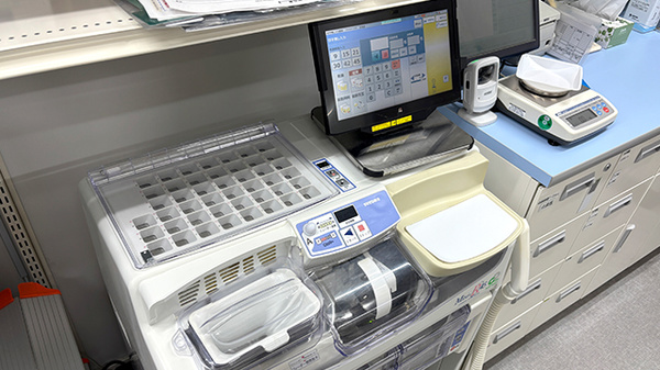 薬局トモズ新丸子店の調剤器具