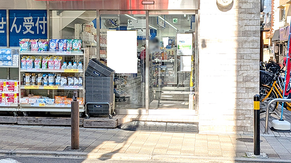 薬局トモズ東武練馬店の入口