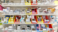 薬局トモズ東武練馬店の薬棚