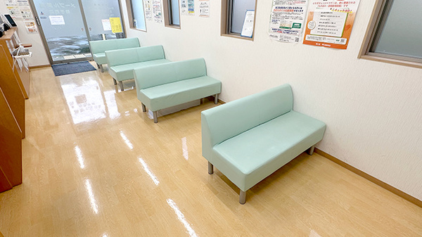 メープル薬局益子西店の待合スペース