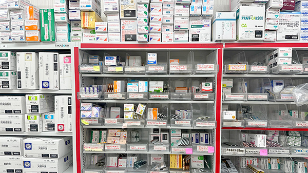 メープル薬局益子西店の薬棚