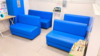 薬局トモズ北浦和店の待合スペース