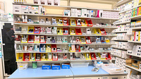 薬局トモズ北浦和店の薬棚