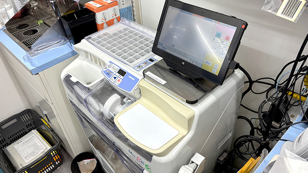 薬局トモズ 鷺沼北口店の調剤器具