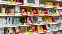 薬局トモズ下倉田店の薬棚