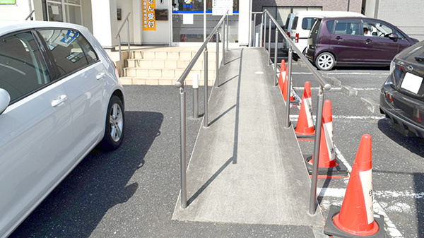 ウイン調剤薬局秋川店のバリアフリー設備