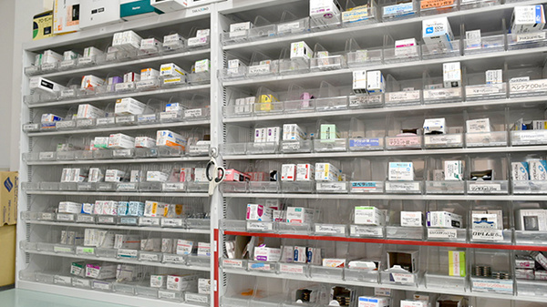 ウイン調剤薬局秋川店の薬棚