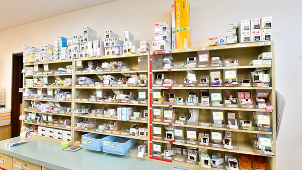 トリム薬局 前橋店の薬棚