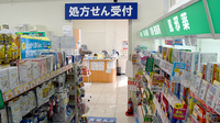 アカカベ薬局　木田町店の入口