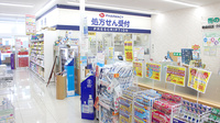 ヤックスドラッグ千葉みなと薬局の入口