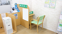 ヤックスドラッグ千葉みなと薬局の検体測定室