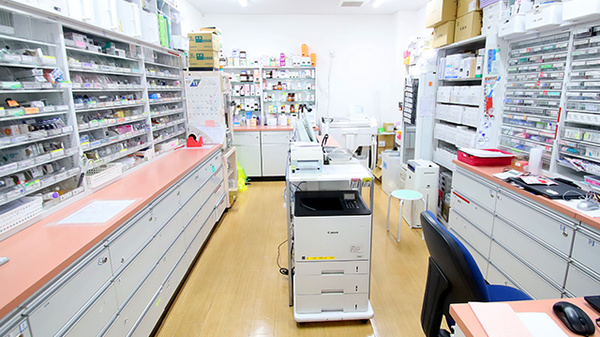 サエラ薬局 上野芝店の調剤室
