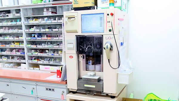 サエラ薬局 上野芝店の調剤器具